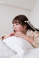 emiru x momota / Heart ribbon bracelet ( pearl )