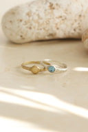 Frill gem thin ring
