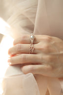 Signet frill ring
