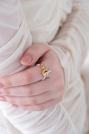 frill mantel ring