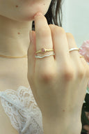 Frill gem thin ring