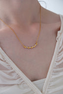 Frill join necklace