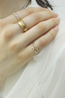 Frill gem thin ring