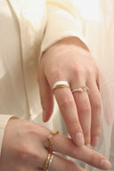 Shoulder band ring