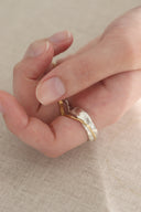 Shoulder band ring