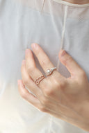 Signet frill ring