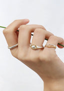 Signet frill ring