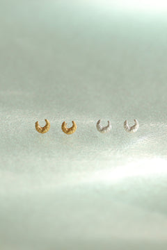 Crescent moon pierce / 受注生産 / シルバー